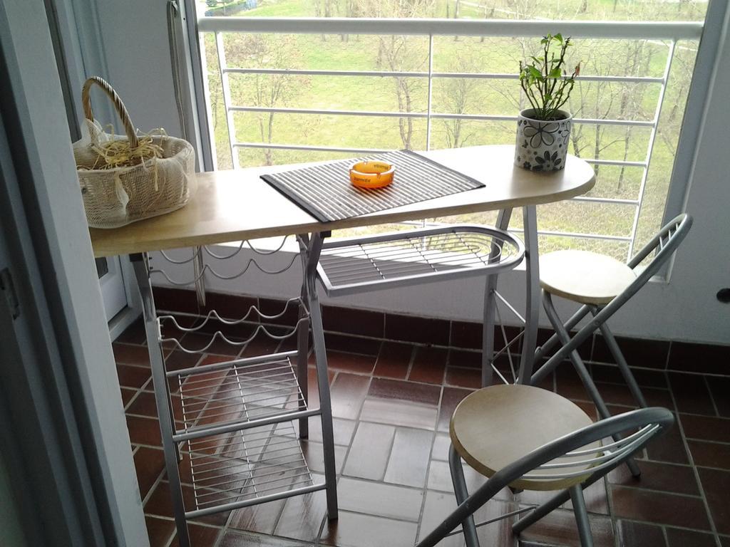 Apartma Karlos *