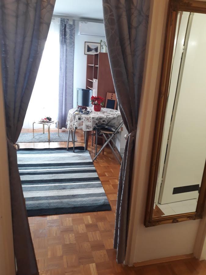 Karlos Apartma